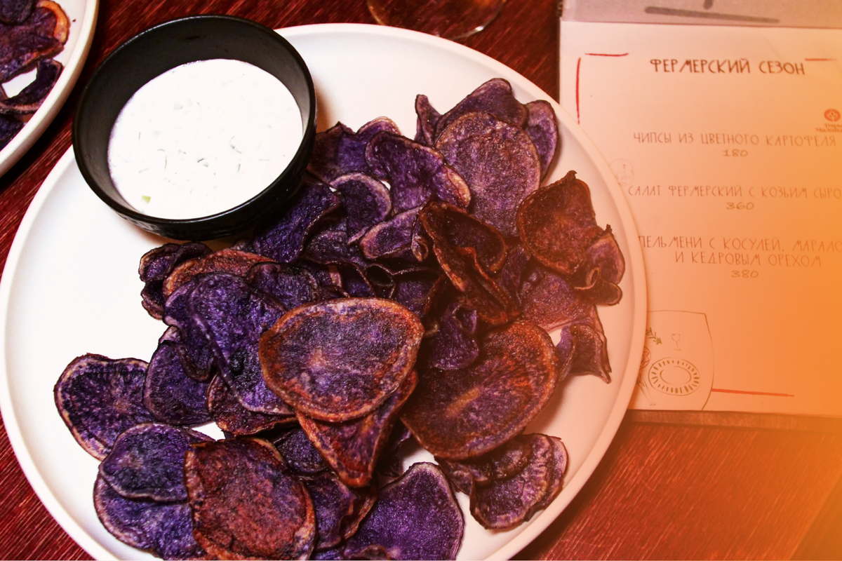 Фото: чипсы из фиолетового картофеля / Дары Малиновки