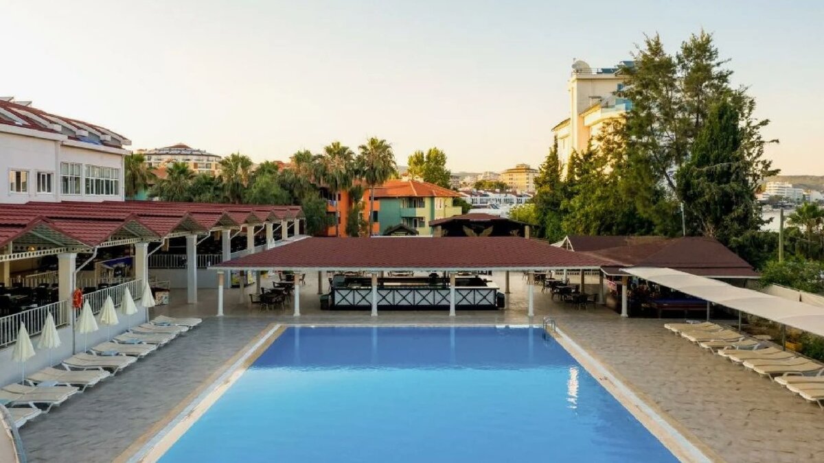  Armas Green Fugla Beach 4* 