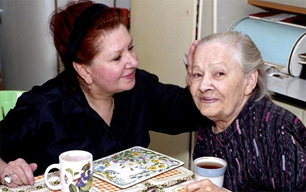 Инна Ульянова с мамой в пансионате