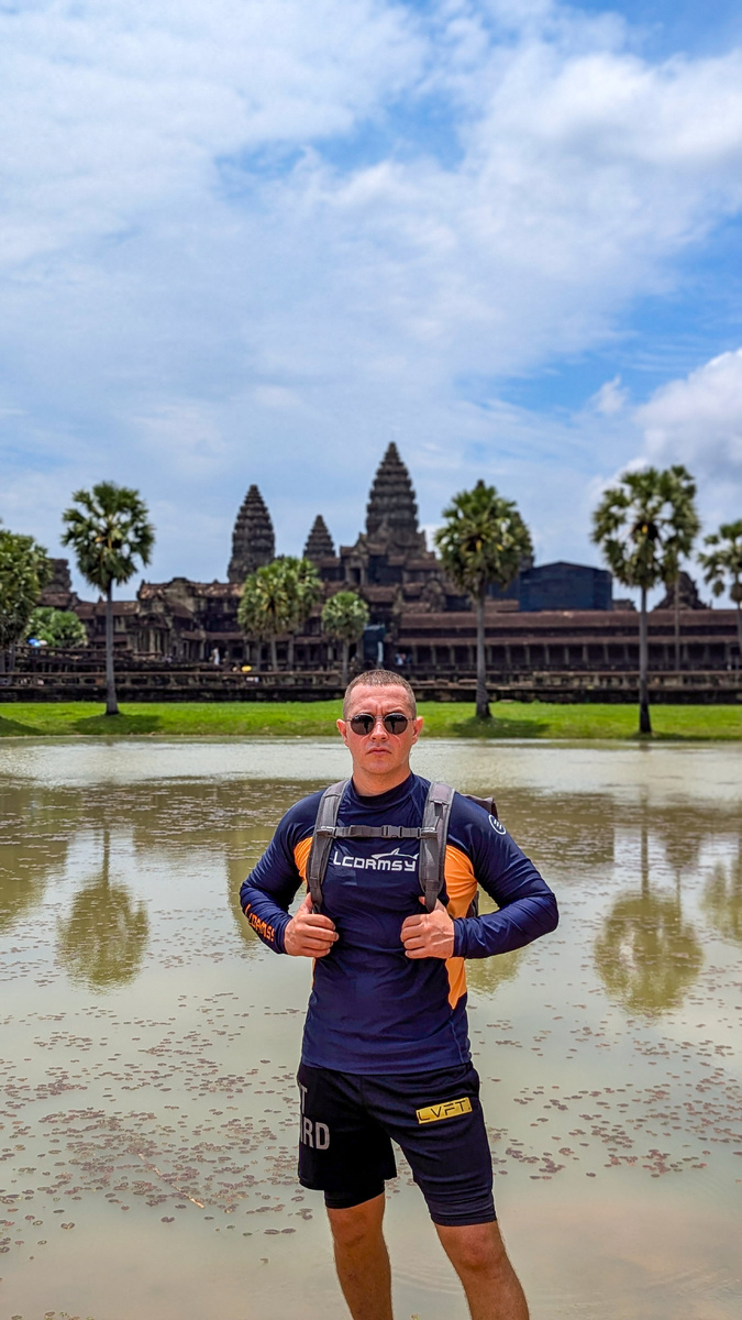 На фоне великого Анкор-Ватта