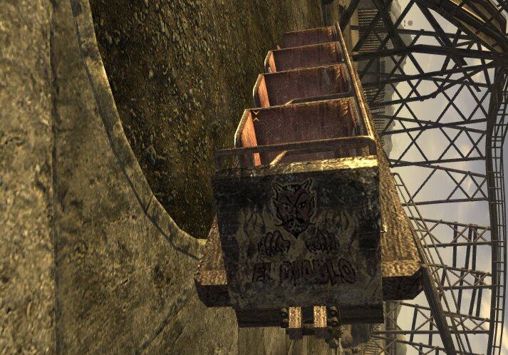 Чтобы прочесть надпись, придётся как следует вывернуть шею — вагонетка лежит на боку.