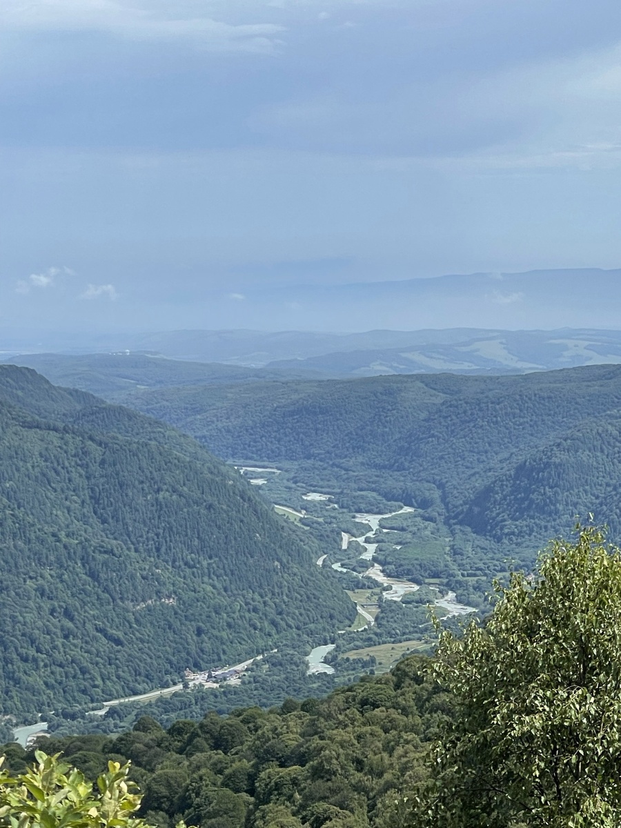 Вид на долину.