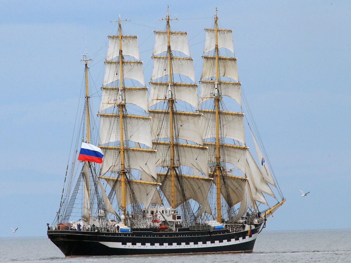    Барк "Крузенштерн" на Балтийском море© РИА Новости / Игорь Зарембо