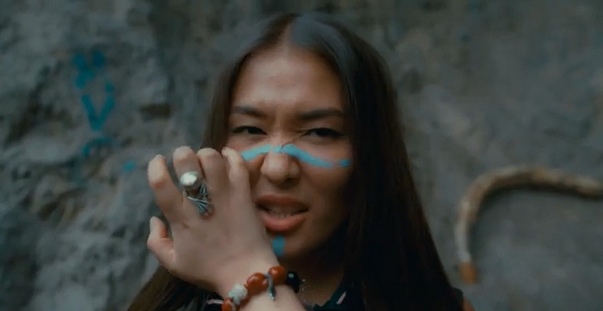 Вокалистка группы ОТУКЕН - Азян