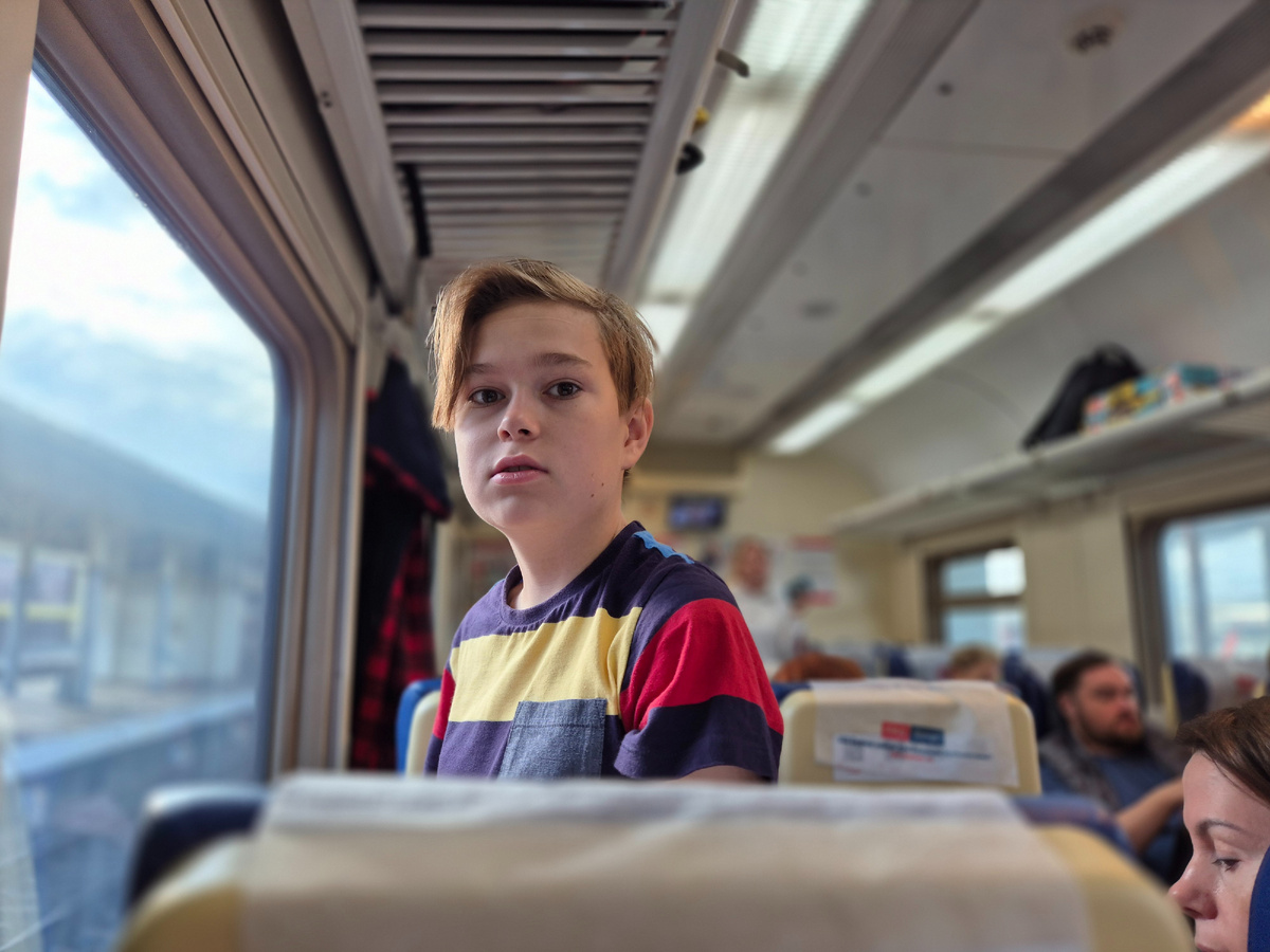 Антошка в поезде.