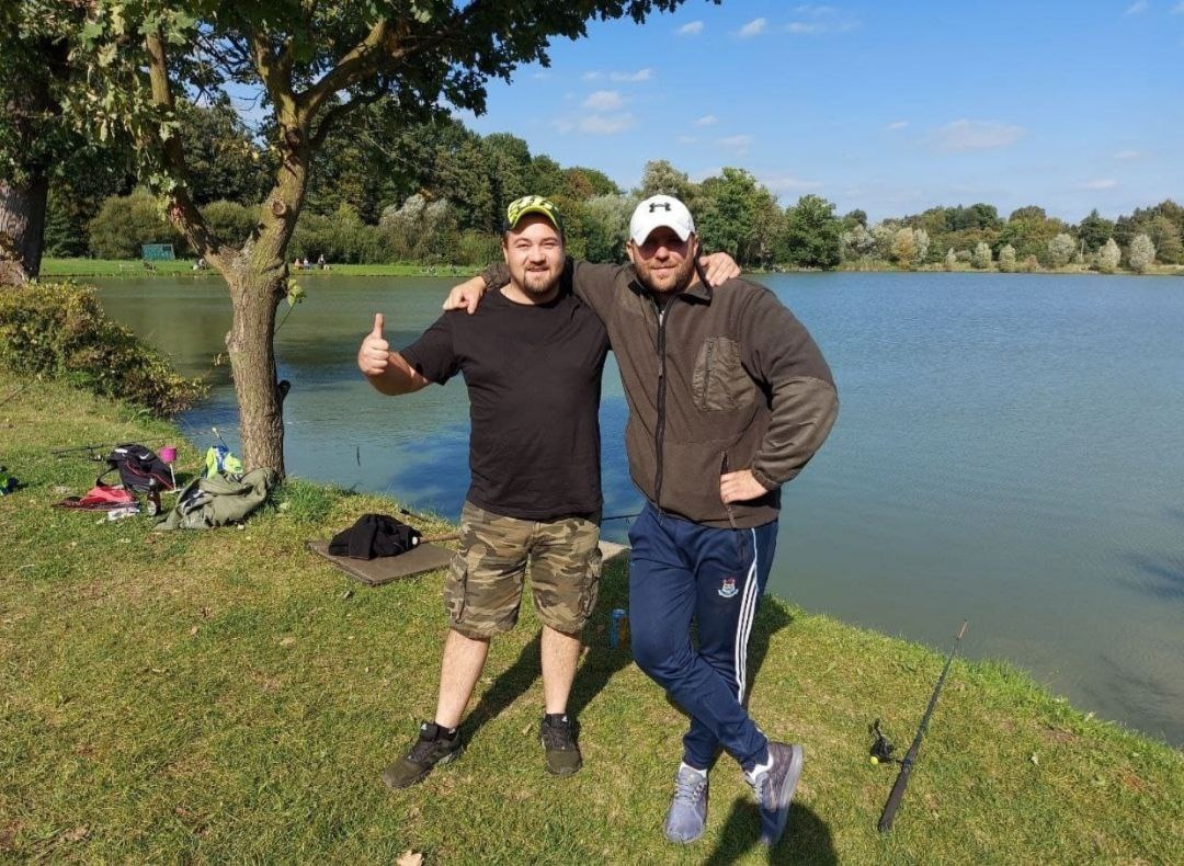 (с) Автор статьи Ю. Новиченко (справа) с близким товарищем В. Терешковым на рыбалке в Чехии, Сухдол-над-Одрой 2021 год