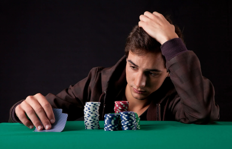 Кроме того, игромания может возникать и на фоне социальных проблем, таких как изоляция, недостаток социальных контактов и трудности в налаживании отношений. Адаптация к играм может служить способом избежать стресса и беспокойства в реальной жизни. Важно также отметить, что игромания может развиваться как форма зависимости, схожая с другими зависимостями, когда человек ищет в игре чувство контроля и удовольствия. Для борьбы с игроманией полезно обращаться за профессиональной помощью, такой как психотерапия, которая может помочь разобраться в эмоциональных и психологических корнях проблемы.