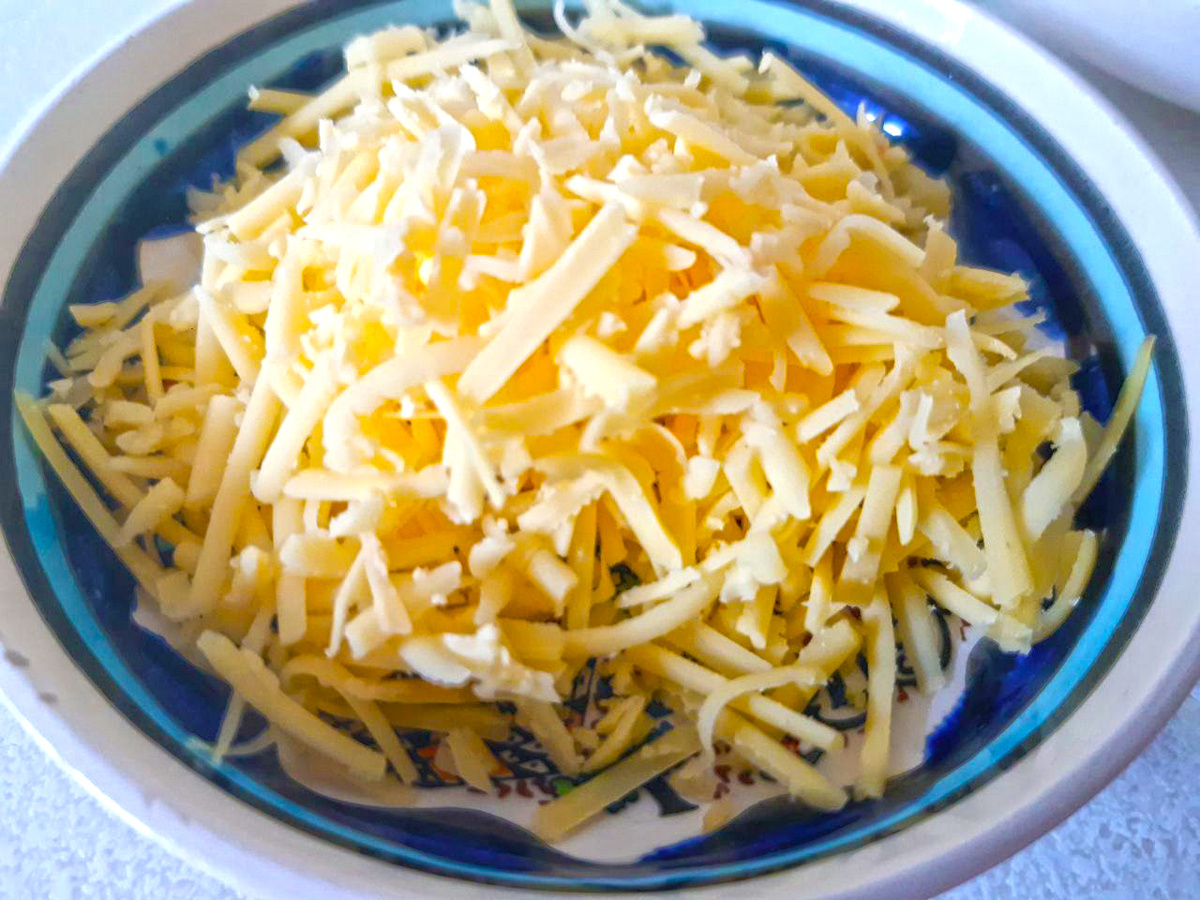 Молодой сыр для украшения