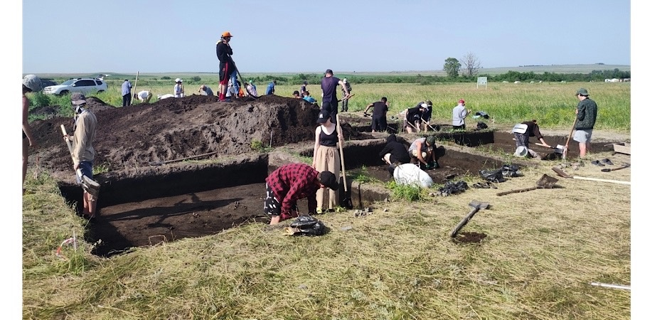 Раскопки поселения бронзового века Степное, археологическая экспедиция ЧелГУ, 2024г.