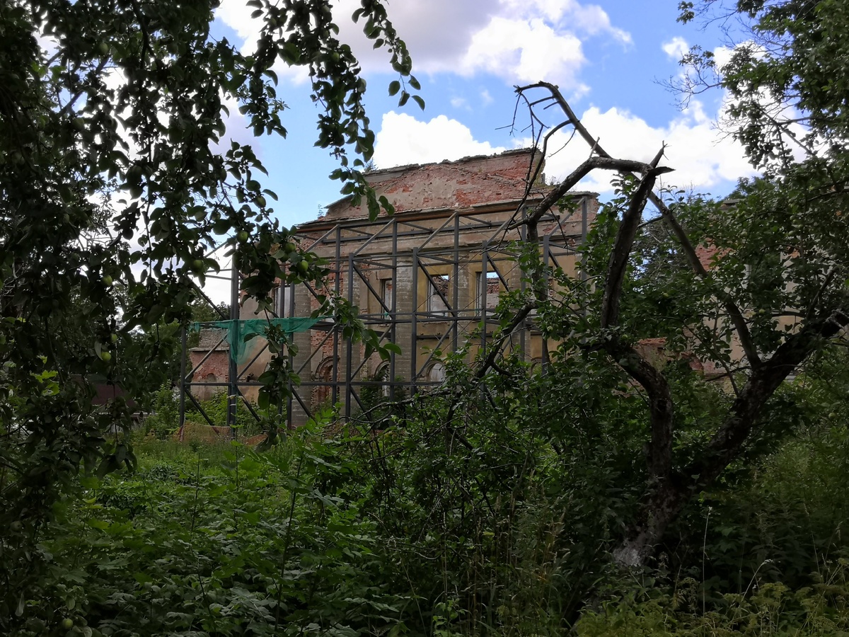 Фасад со стороны главного въезда, 2020г