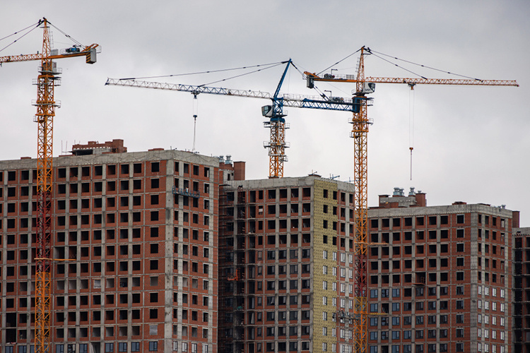    «Покупатели новостроек с 22 марта 2024 по 31 декабря 2024 года не смогут взыскивать штрафы с застройщиков за срыв сроков строительства».   
Фото: «БИЗНЕС Online»