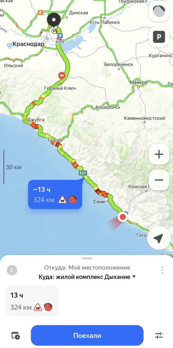 Грëбаные пробки🤬 Расстояние длинной в 300 км. от Адлера до Краснодара ехать, как показывает навигатор в будний день 13 часов. По факту смело можно прибавлять 2-3 часа. 