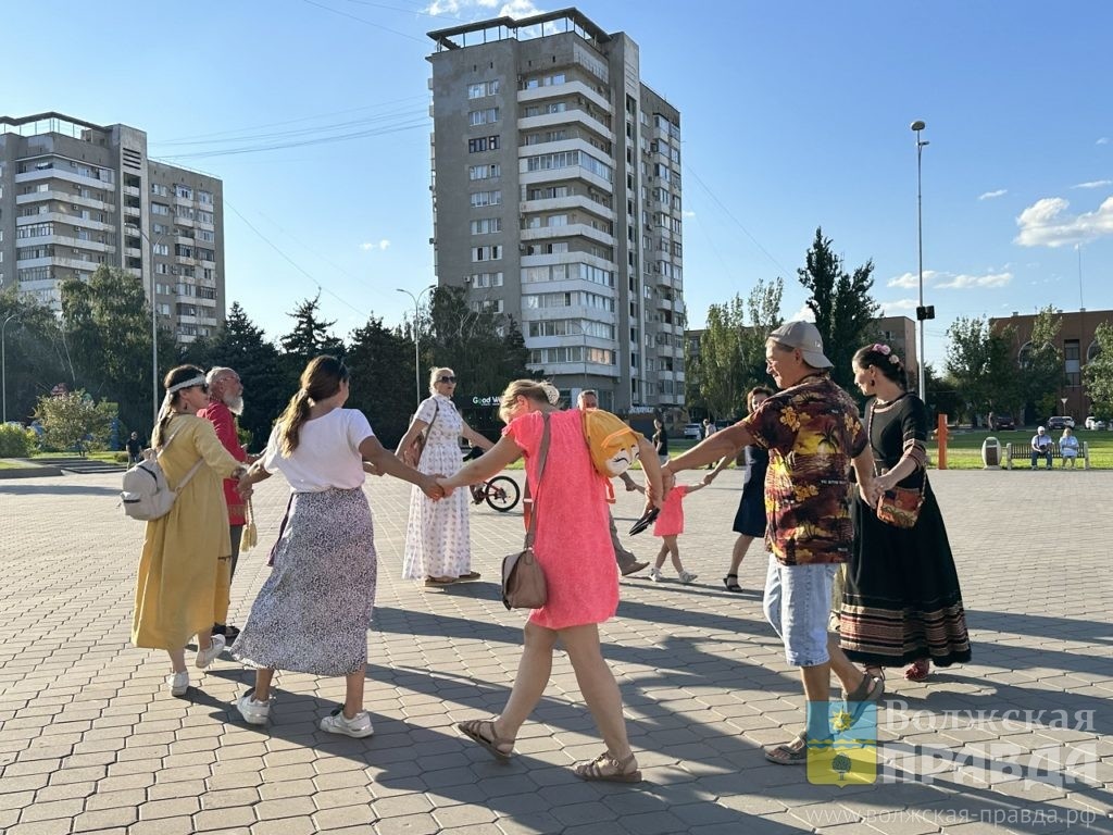     Волжане стали участниками «Космического хоровода»
