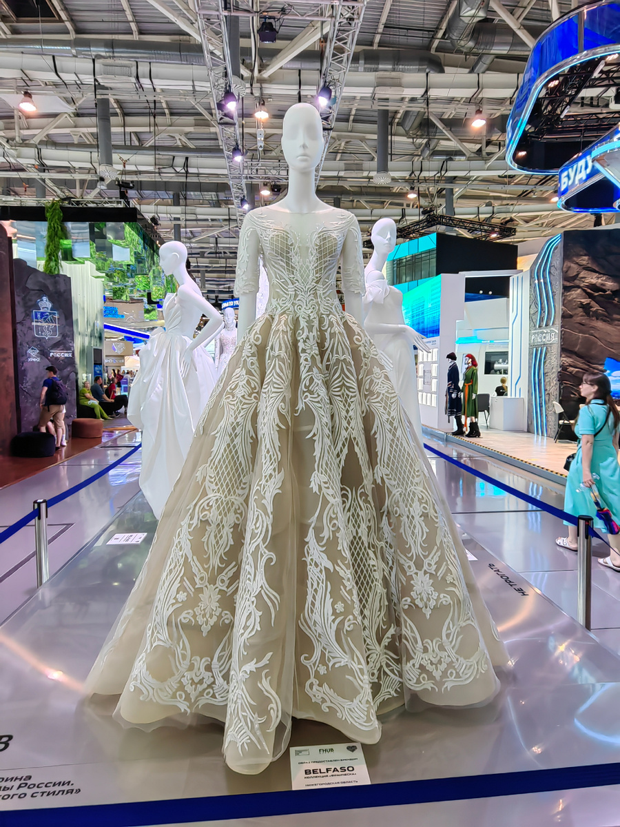 Фото автора с выставки Россиия 