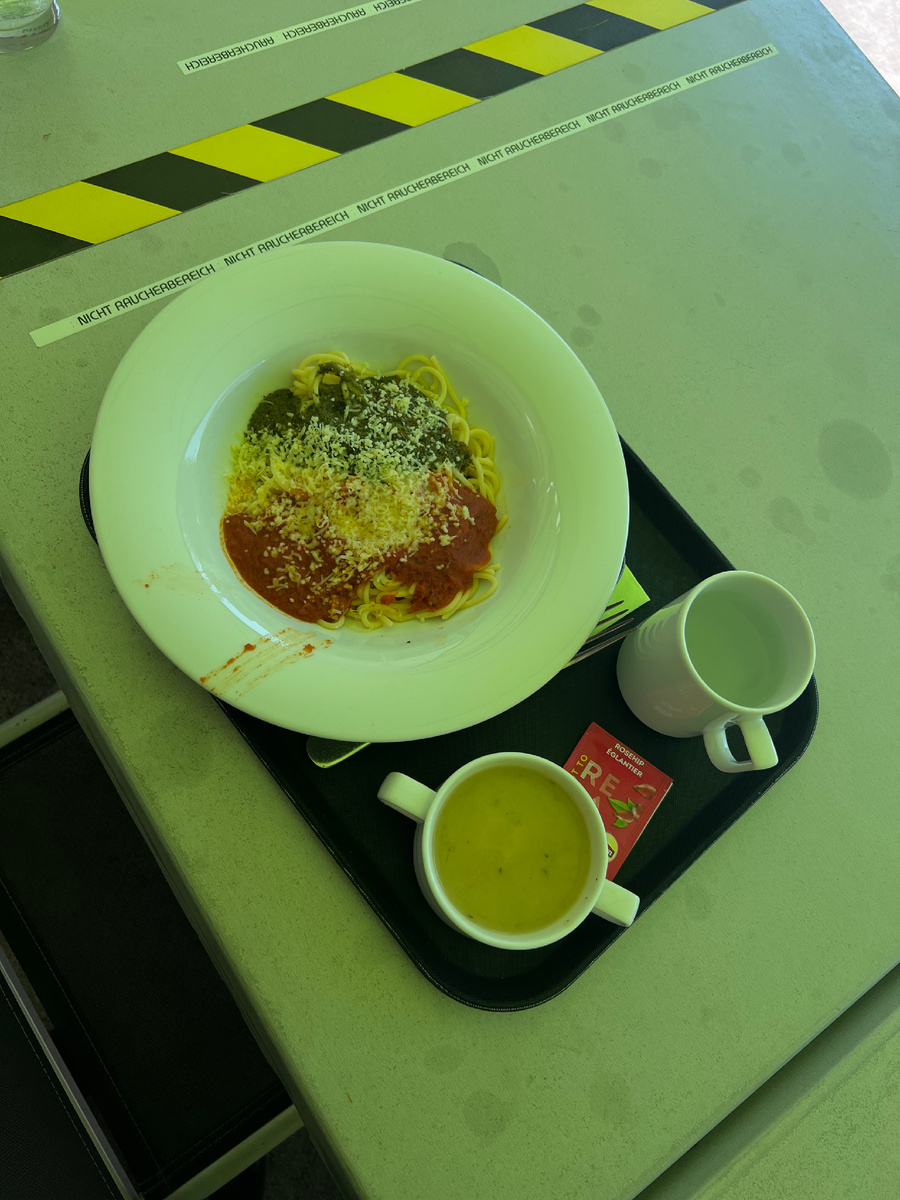 Обед в доме престарелых