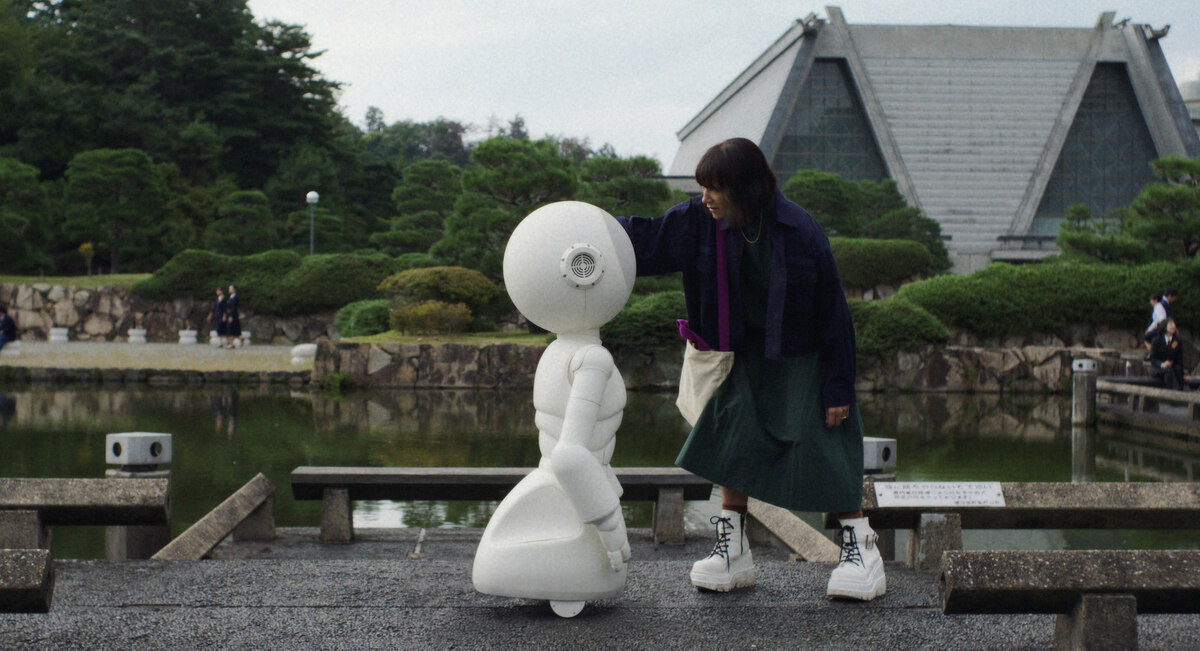 Apple TV+📷Кадр из сериала «Санни»