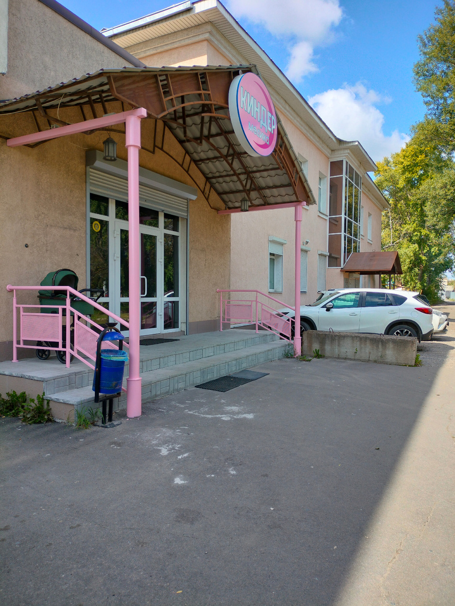 Вход в клинику
