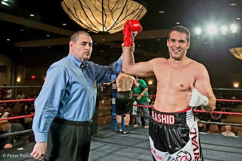 Нет,это не Рой, а сегодняшний гость канала - Рашид Аджигитов...