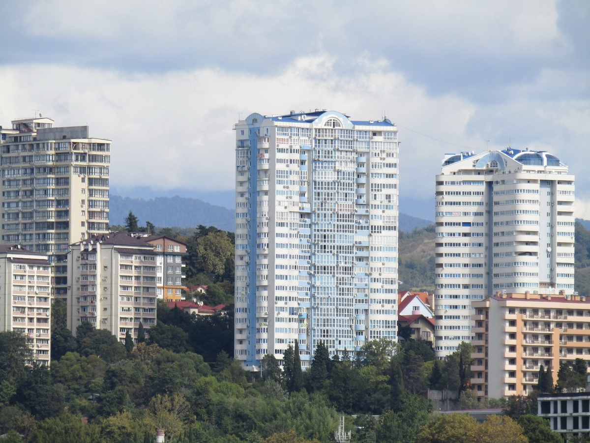 (тот редкий случай, когда большие площади не стоят как небольшой остров в Средиземном море, а только как уверенный полуостров.)