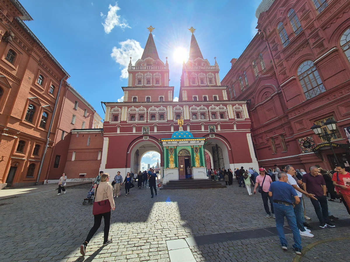 Воскресенские ворота.