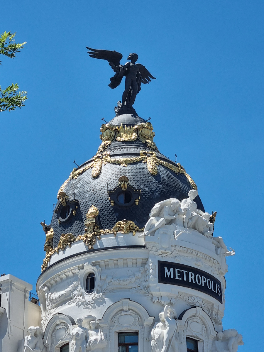 Обожаю в Мадриде дома разглядывать