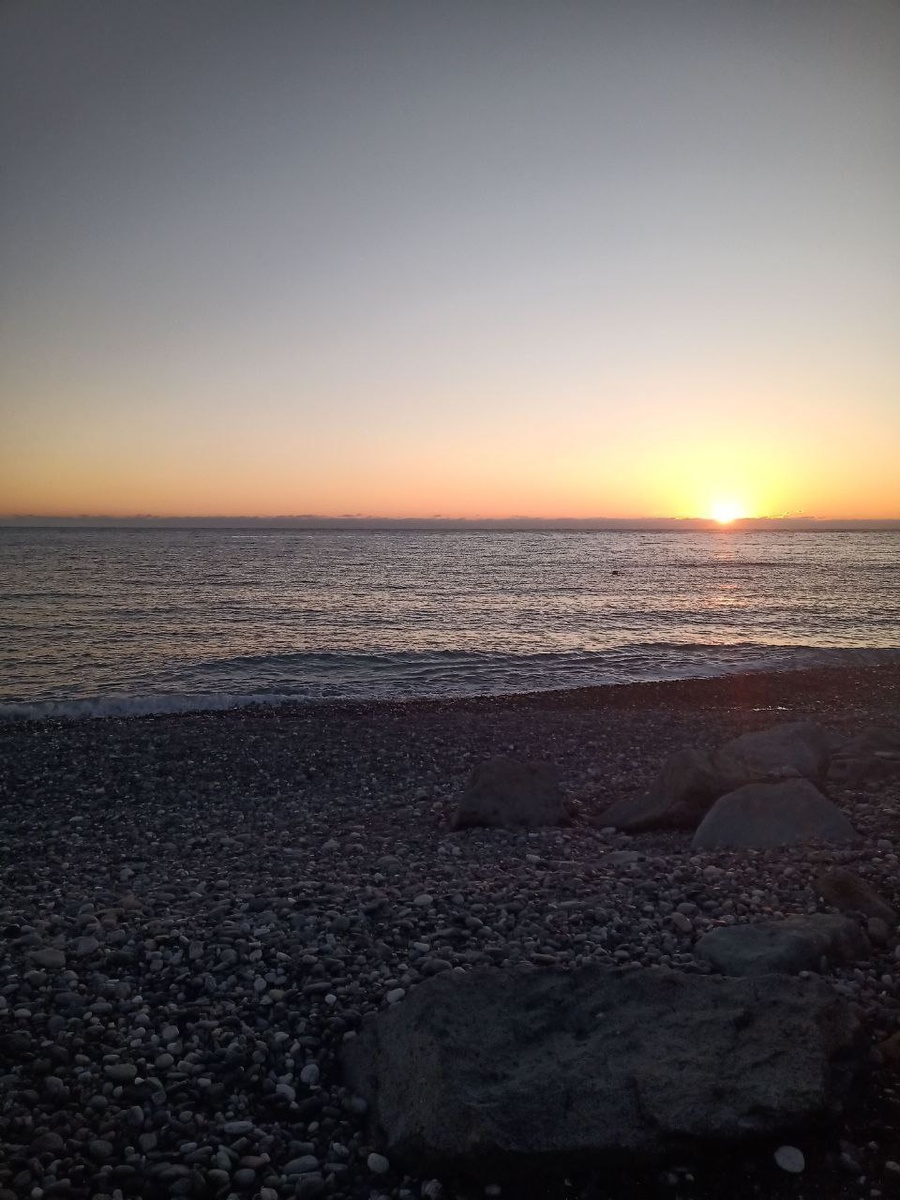 Чёрное море во закате солнца.