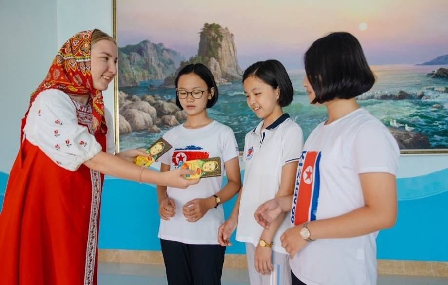    Кристина Шаля (слева)  Пресс-служба "Движение Первых"