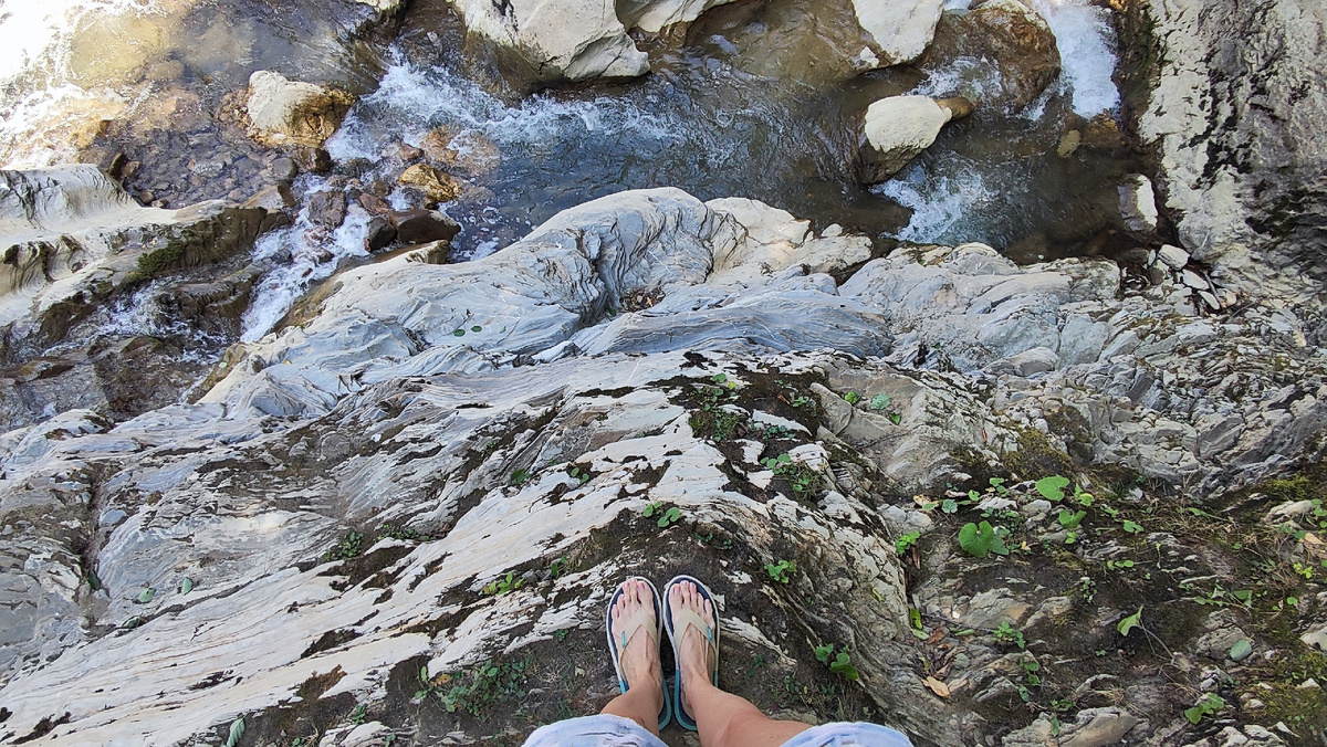 Мои длинные пальцы на водопадах