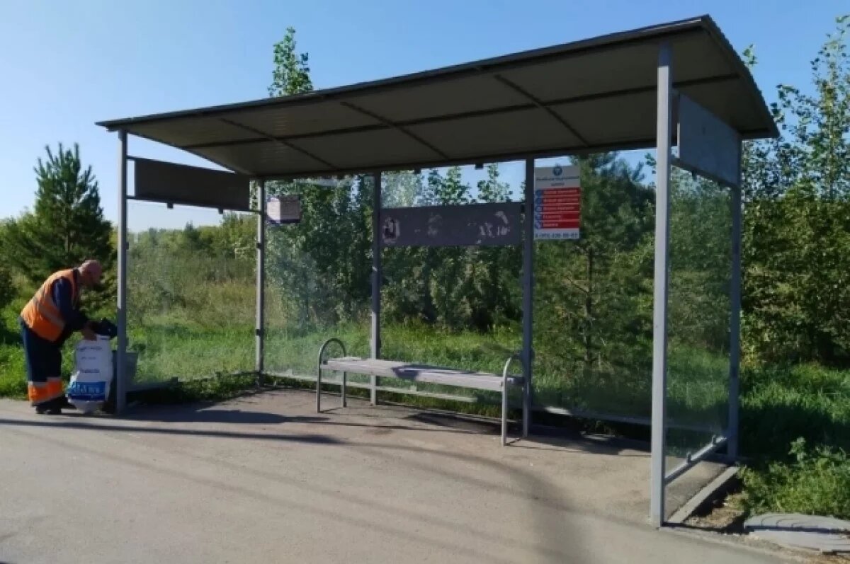    В Омске продолжают очищать улицы и ремонтировать дороги