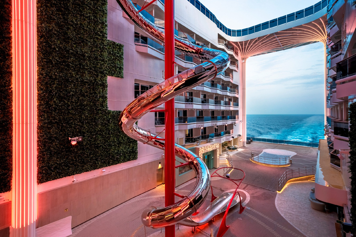 На борту круизных кораблей