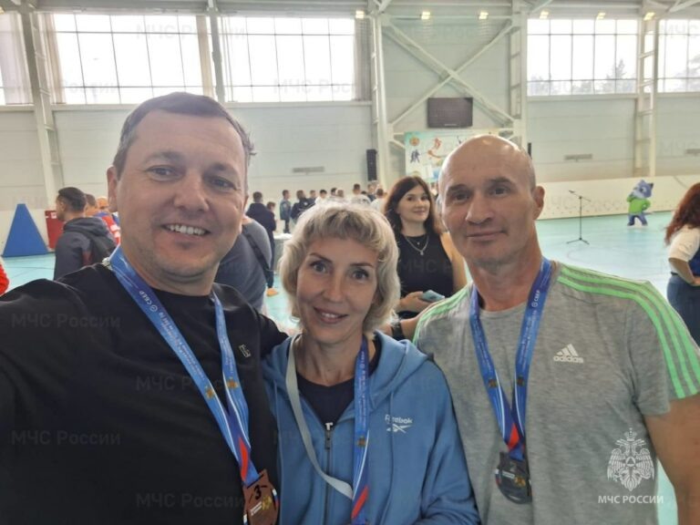    Тройка спасателей из Оренбуржья взяла «серебро» и «бронзу» на соревнованиях по плаванию Андрей Севостьянов