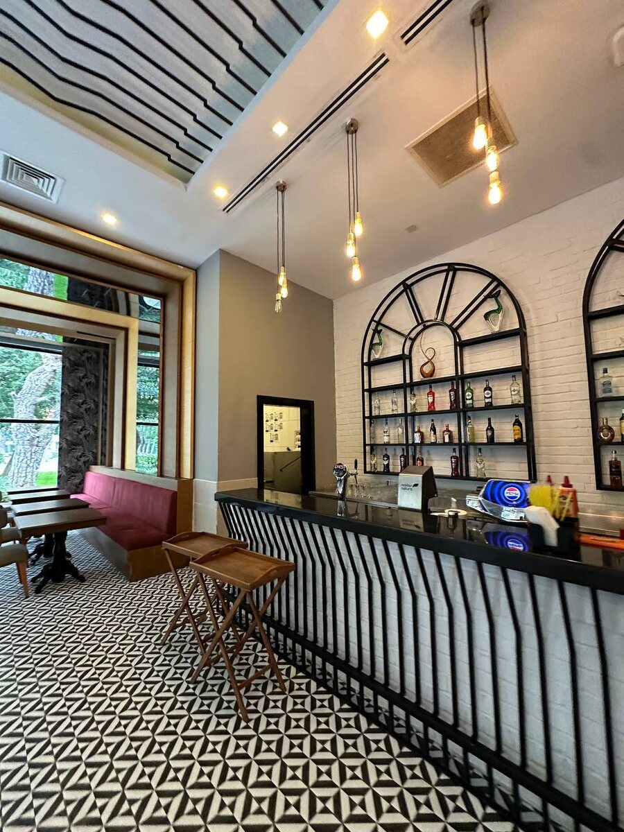 Кафе и бар Gilbert