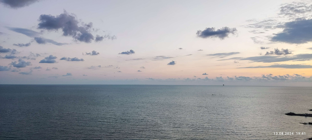 Просто Черное море и небо. И облака.