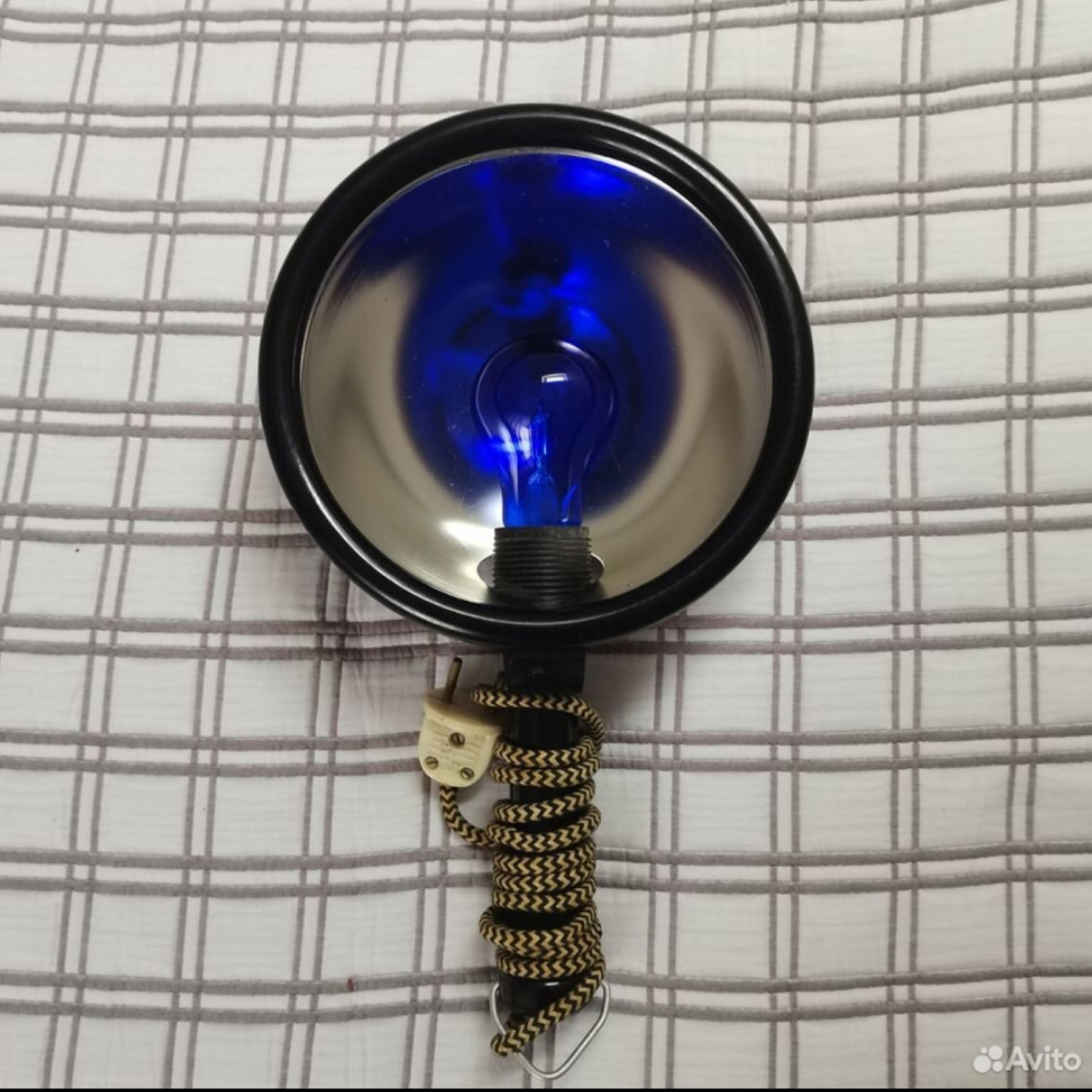 С родным шнуром и вилкой