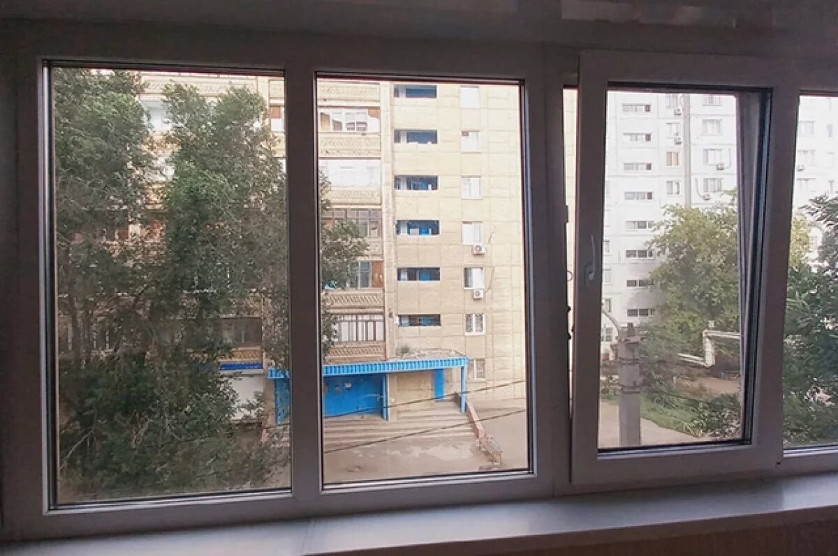    В Красноярске трехлетний мальчик выпал из окна 2 этажа многоэтажки
