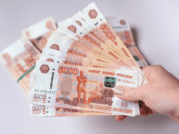 В Дубае начали принимать рубли