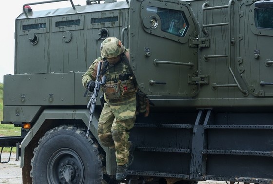    Военнослужащие ВС РФ