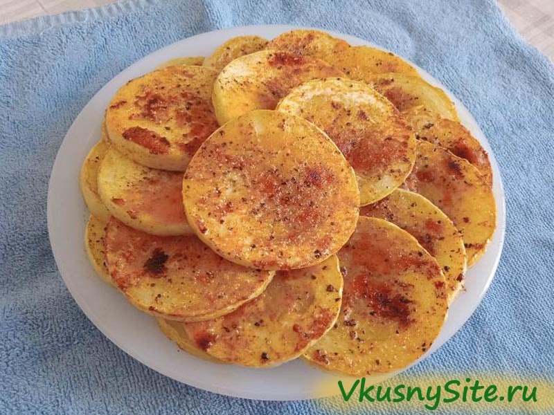 Кабачок жареный кружочками в муке