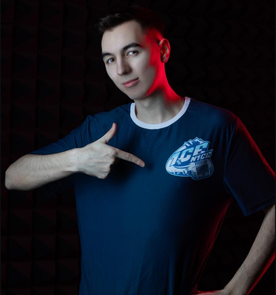 Взято с liquipedia.net
Фото, где  Даниил хвастается своим логотипом