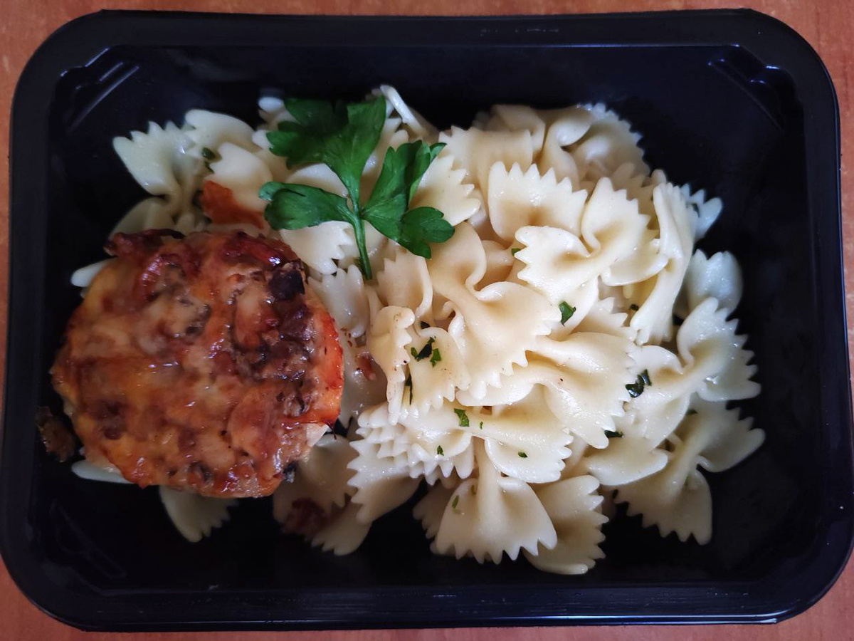 Старые добрые макарошки с котлеткой