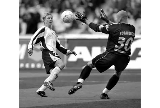 «Торпедо» - «Спартак» (Москва) – 2:1. Гол Александра Панова.