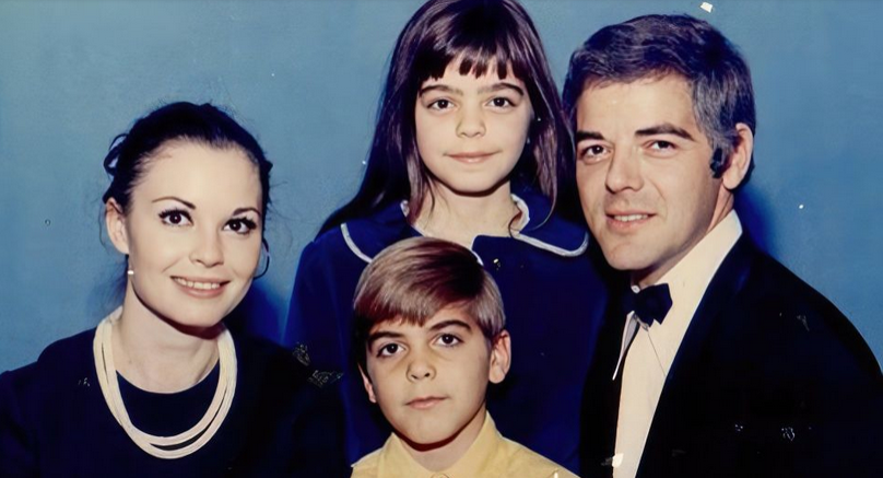 Джордж Клуни с родителями и сестрой.
