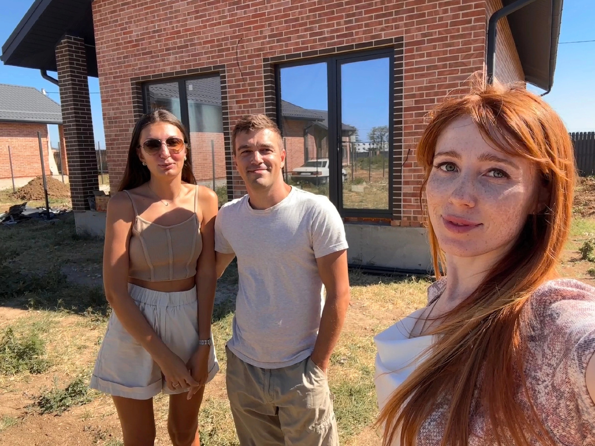 Дома в КП возведены из качественных материалов со всеми необходимыми коммуникациями и благоустройством территории.