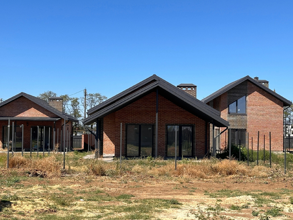 На закрытой территории КП будут детские и спортивные площадки, зоны отдыха и мини футбольное поле. 