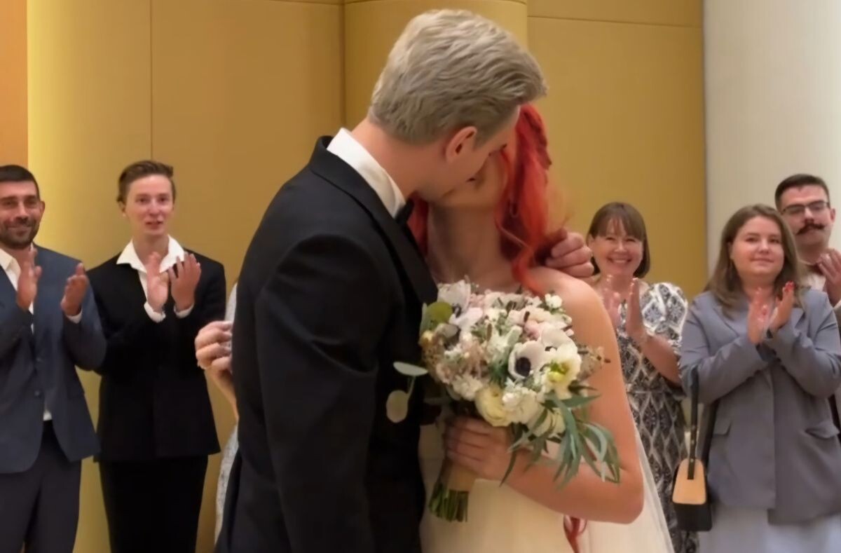     Свадьба Игнатовых. Источник: t.me/avtrusovaofficial Автор фото: Скриншот видео