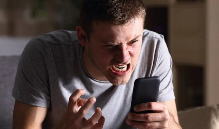    Если приложение глючит, его обязательно нужно перезагрузить