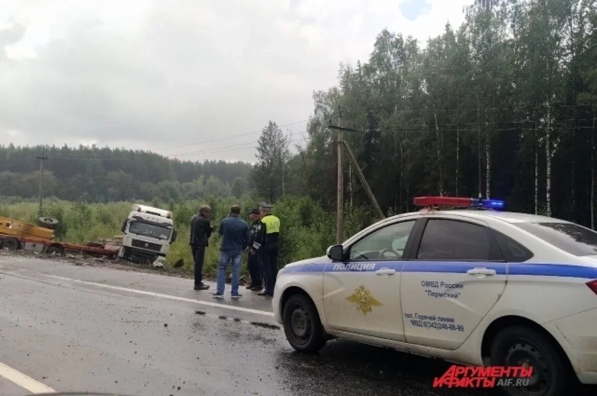    На место аварии прибыли сотрудники ДПС