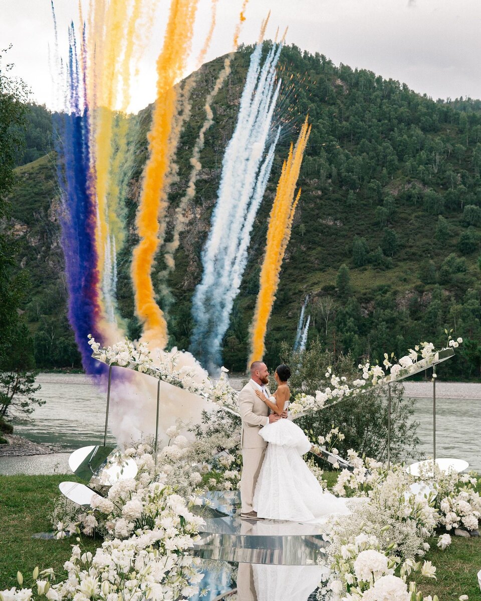    Фейерверк в честь молодоженов. Фото: Инстаграм* @serovski
