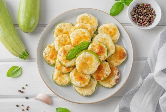    Кабачки, жаренные кружочками в муке на сковороде