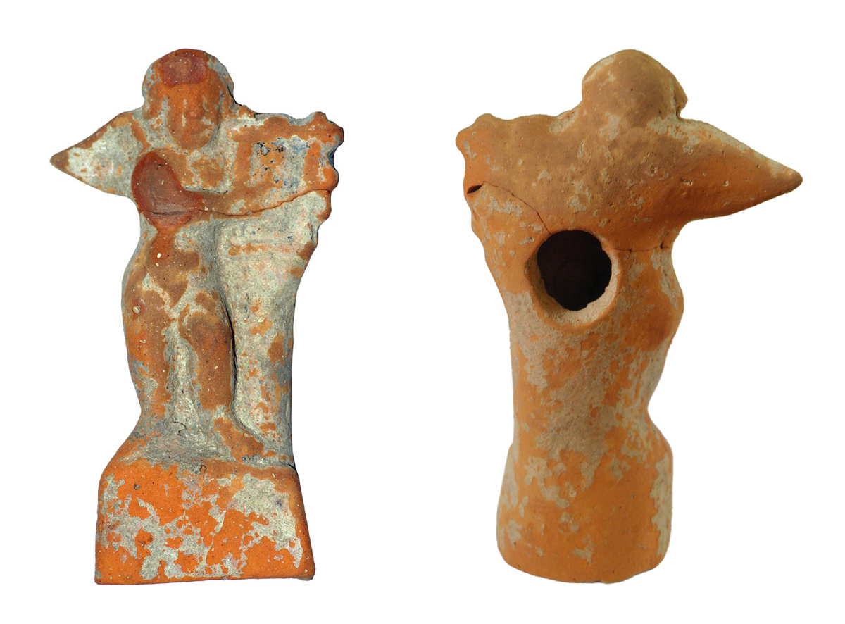 Терракотовая статуэтка «Эрот с кифарой». Терракотовая статуэтка «Эрот с кифарой». III–I вв. до н.э. Номер в Госкаталоге: 40270662.